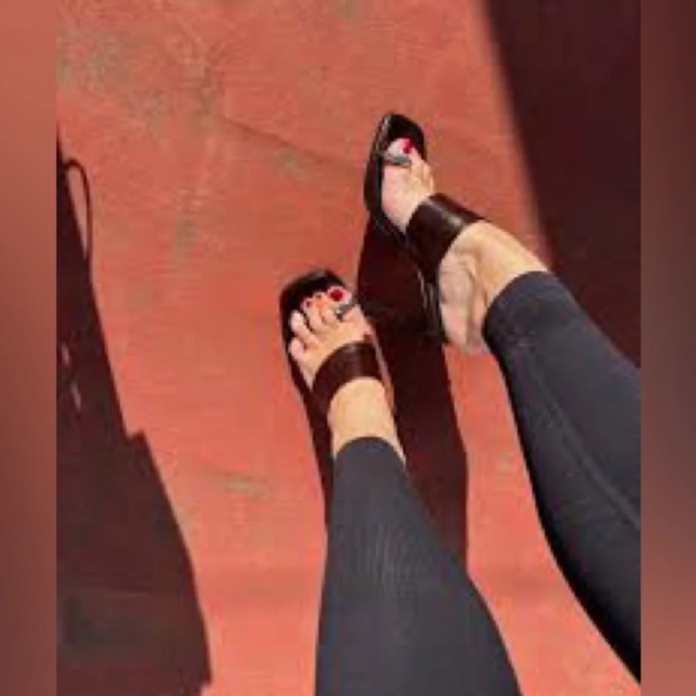 Massimo Dutti Black Patent Leather Heeled Slide Sandals